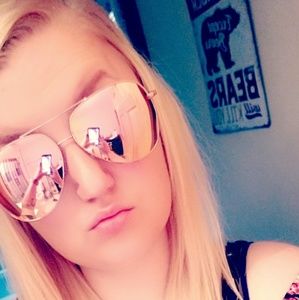 Meet your Posher, Lynzie